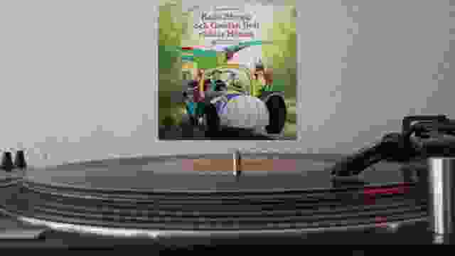 Tecknat Barn Svenska:Kalle Stropp och Grodan Boll räddar Hönan (1988) LP Skivan (Svenska) Del 1 Av 2